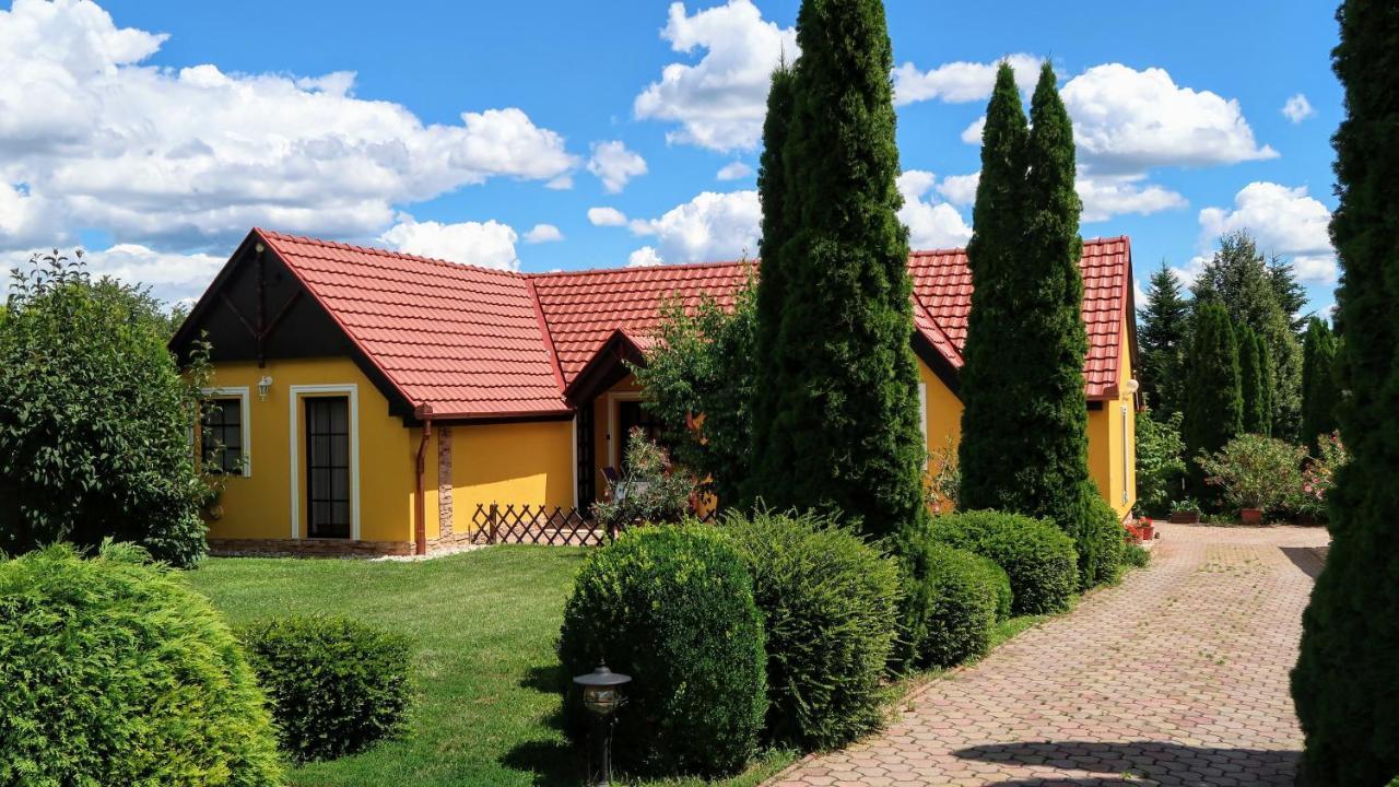 Magyar Apartmanhazak I-Iii. Залакарос Екстериор снимка