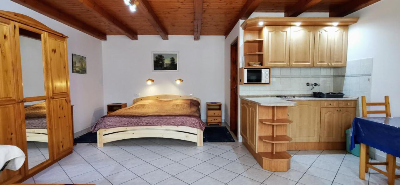 Magyar Apartmanhazak I-Iii. Залакарос Стая снимка
