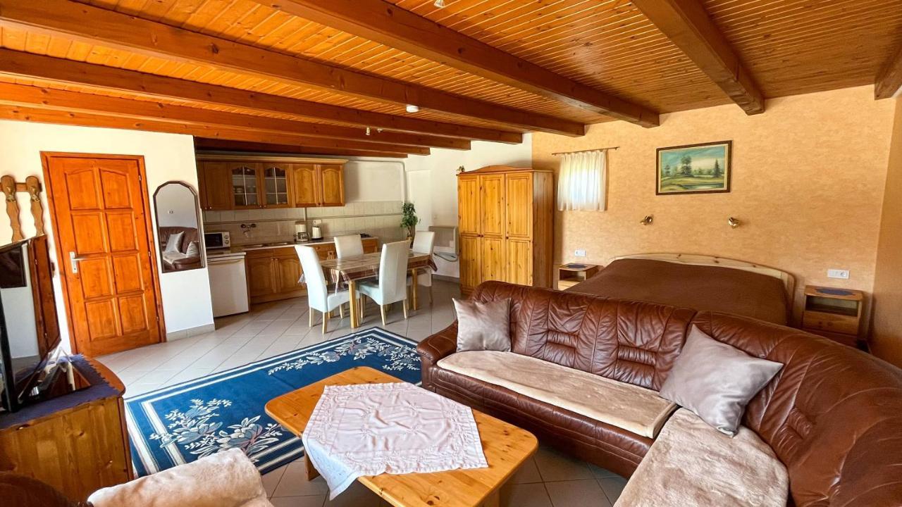 Magyar Apartmanhazak I-Iii. Залакарос Екстериор снимка