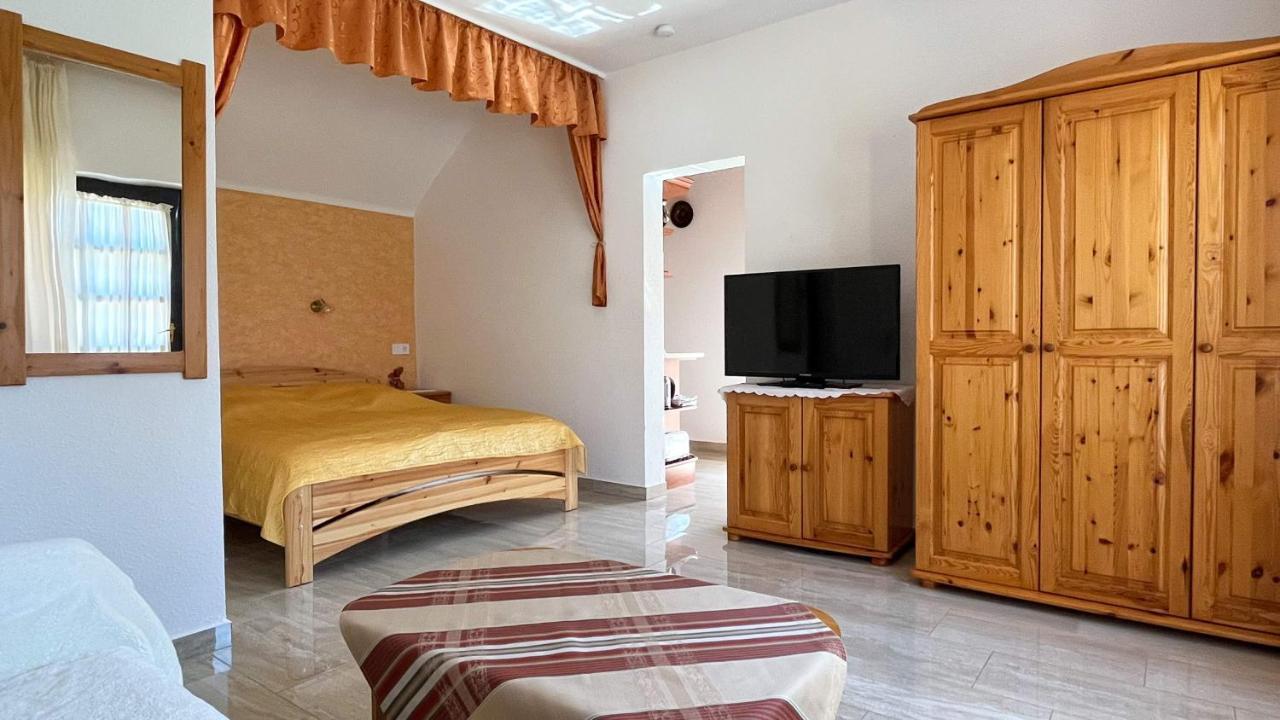 Magyar Apartmanhazak I-Iii. Залакарос Екстериор снимка