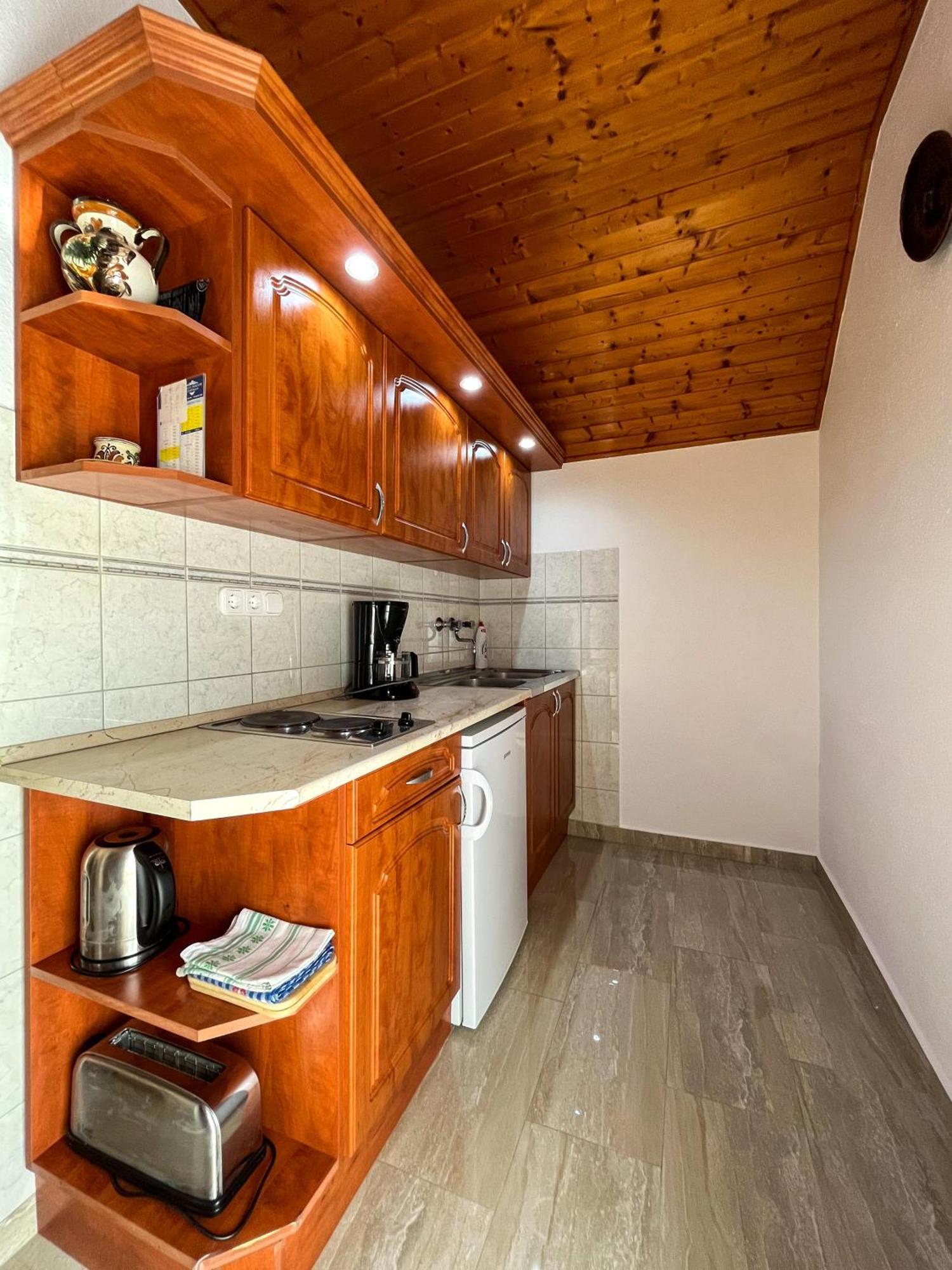 Magyar Apartmanhazak I-Iii. Залакарос Стая снимка